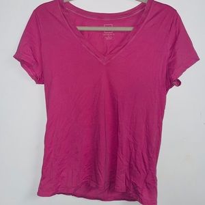 Pink v-neck Gap t-shirt medium